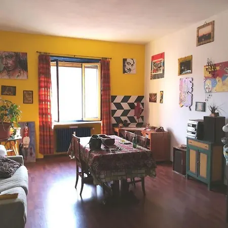 Miraflowers Home, Intera Casa