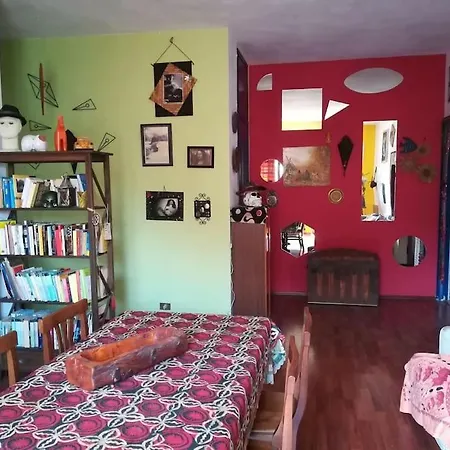 Miraflowers Home, Intera Casa Turín
