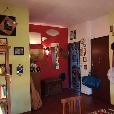 Miraflowers Home, Intera Casa Turin