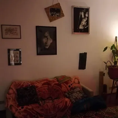 Miraflowers Home, Intera Casa *